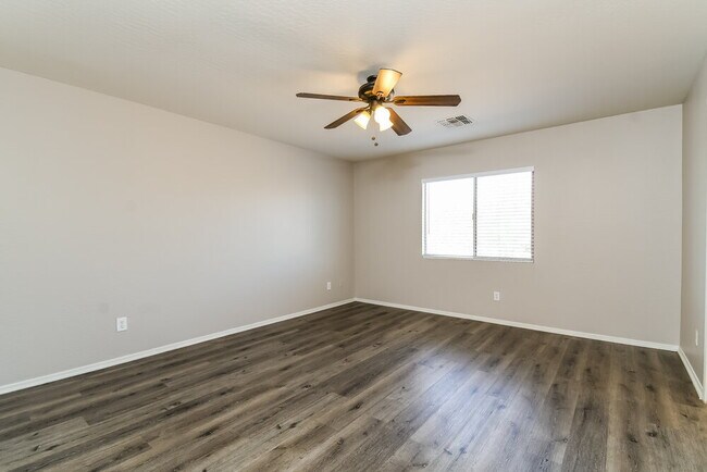 Building Photo - 5206 W Glass Ln