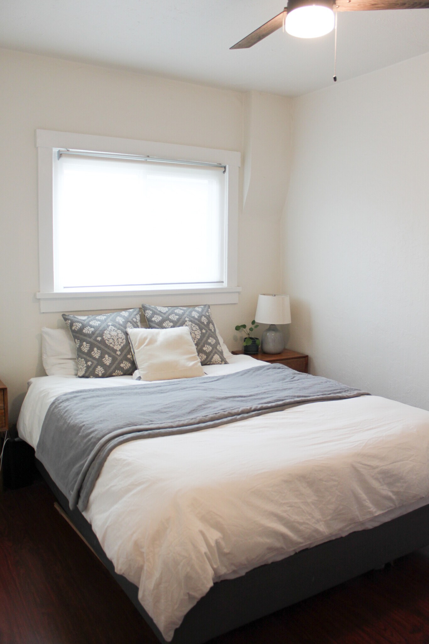 Building Photo - 757 E Ramona Ave