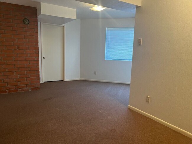 Building Photo - Amazing Mountain Views...