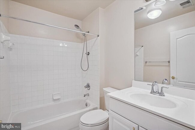 Building Photo - 2238 Merion Pond