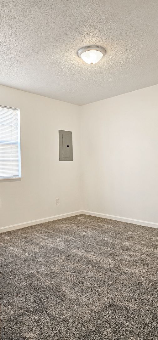 Building Photo - 1542 Diuguid Dr
