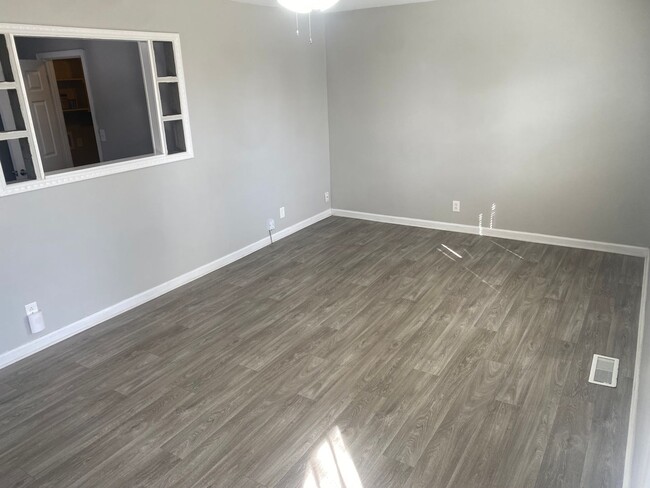 Building Photo - Single Family Home