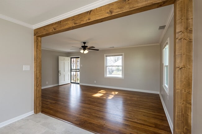 Building Photo - 3862 Kelly Cir E