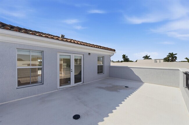 Building Photo - 2515 NE 18th St