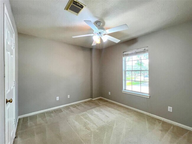 Building Photo - 22511 Parkvine Ln