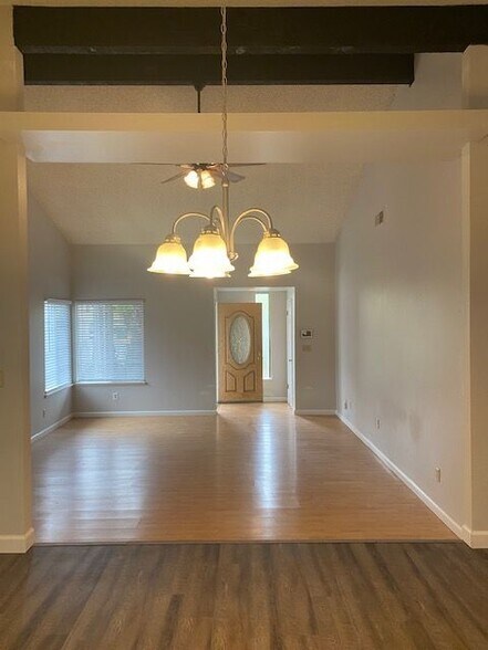 Building Photo - 6832 Trovita Way