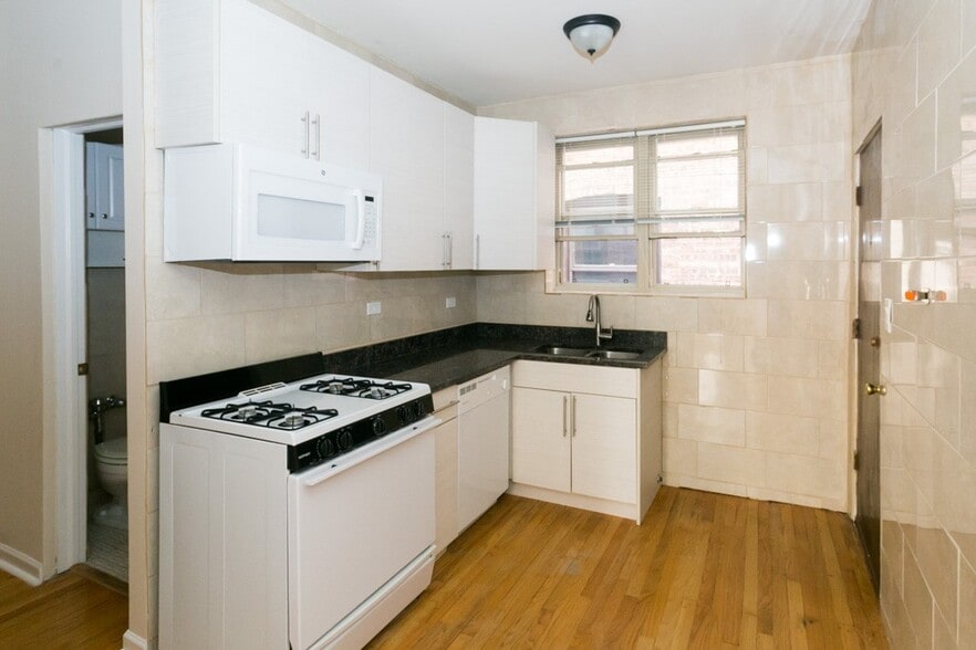 Building Photo - 4232 N Paulina