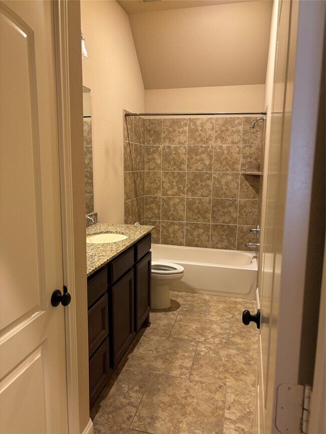 Building Photo - 27410 Bentridge Park Ln