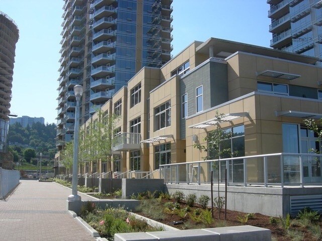 Building Photo - 3570 S River Pky