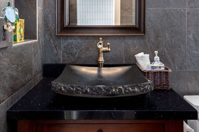 Building Photo - Mokuleia Sands #501 – Furnished 1BR/1BA | Ocean Views | Available Now