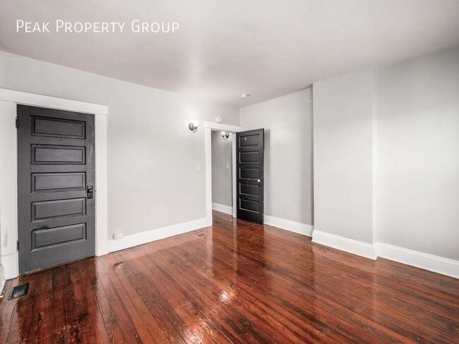 Building Photo - 1502 Summit St