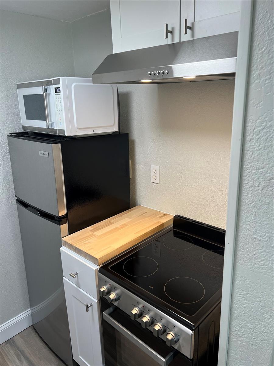 Building Photo - 4141 Dolphin Dr