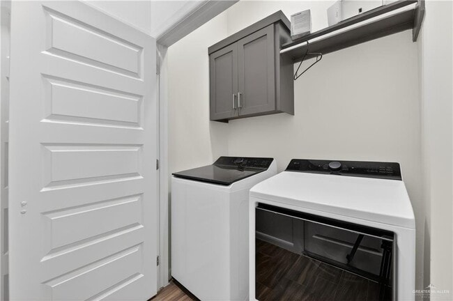 Building Photo - 17 N 44th Ln