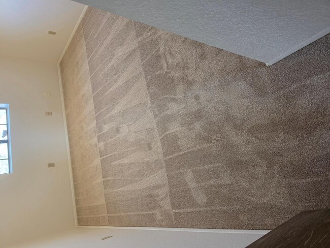 Building Photo - 1458 N Acacia Rd