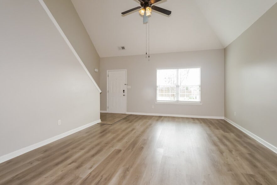 Building Photo - 7957 Gardendale Dr