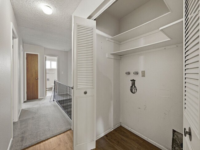 Building Photo - 1428 W 25th St