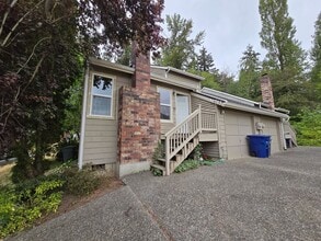 Building Photo - 2Bd/1.5Ba Kenmore Duplex