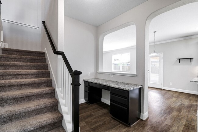 Building Photo - STEUBING FARM - ENCLAVE! 3BD/2.5BA Immaculate - Must See!!
