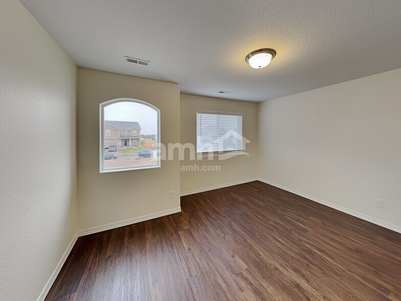 Building Photo - 11342 Avena Rd