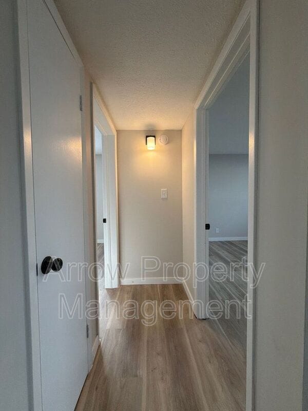 Building Photo - 320 Lincoln St