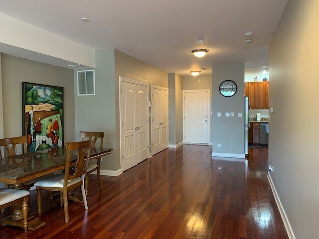 Building Photo - 4043 S Drexel Blvd