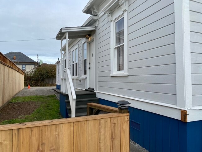 Building Photo - 921 I St