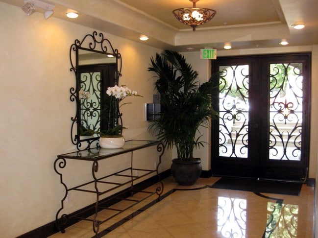 Interior Photo - Parc St Clair West