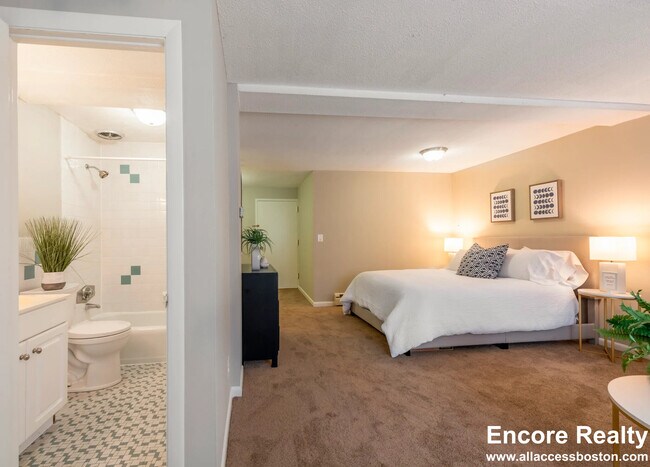 Building Photo - 375 Harvard St