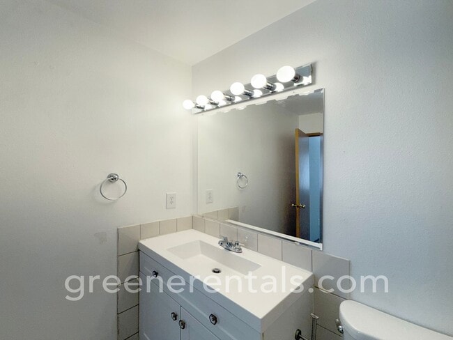 Building Photo - 3BR/2BA Rambler with 2-Car Garage in Yelm!