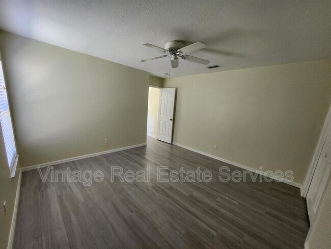 Building Photo - 819 Sandy Trail Pl