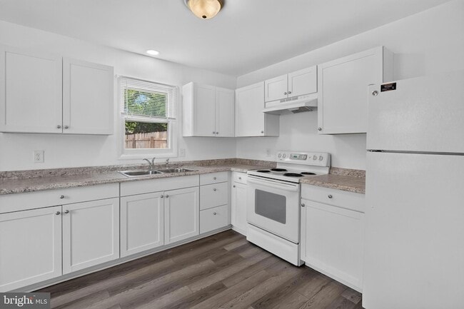 Building Photo - 351 Calvert St