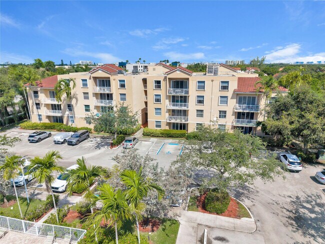 Building Photo - 529 E Sheridan St