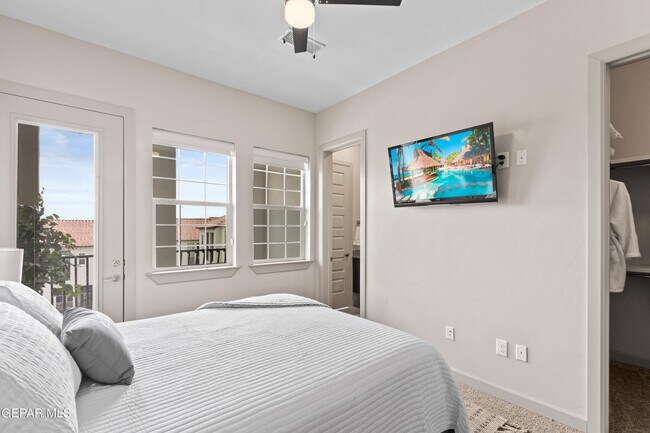 Building Photo - 328 Vin Raliuga Ct