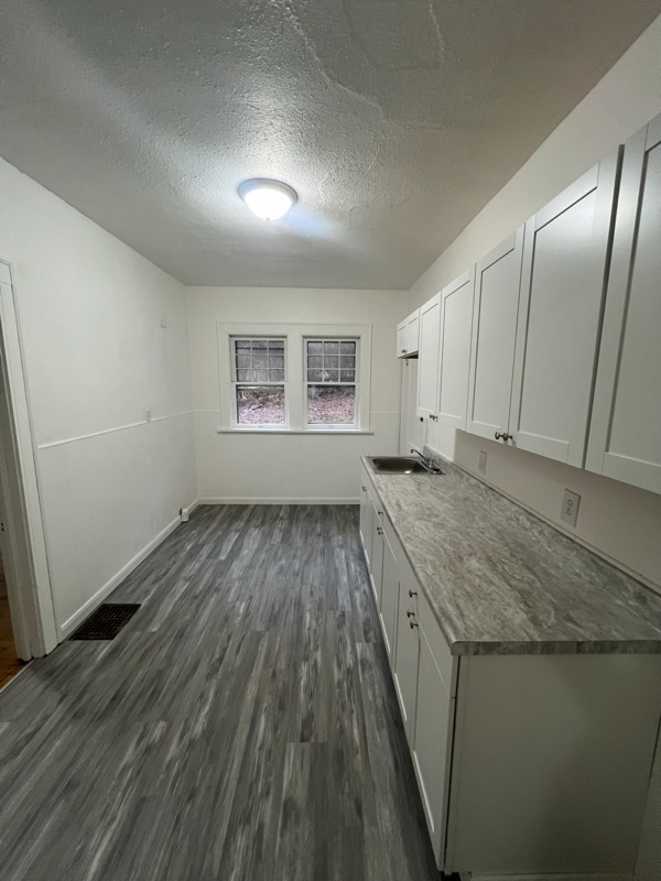 Building Photo - 10 Edglawn Ave