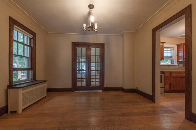 Building Photo - 2642 Kendall Avenue