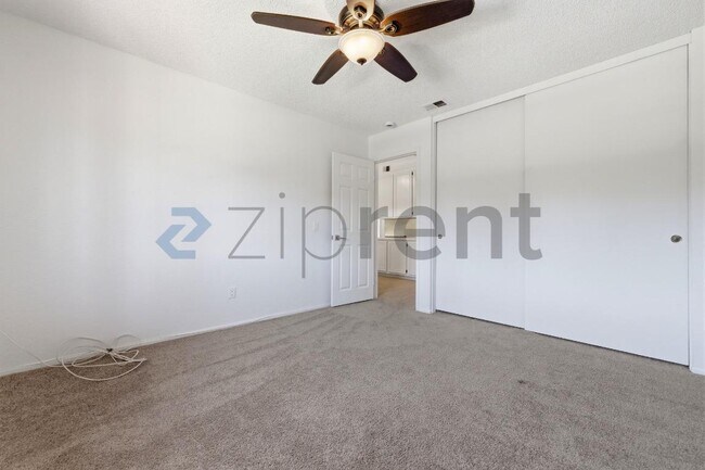 Building Photo - Unit