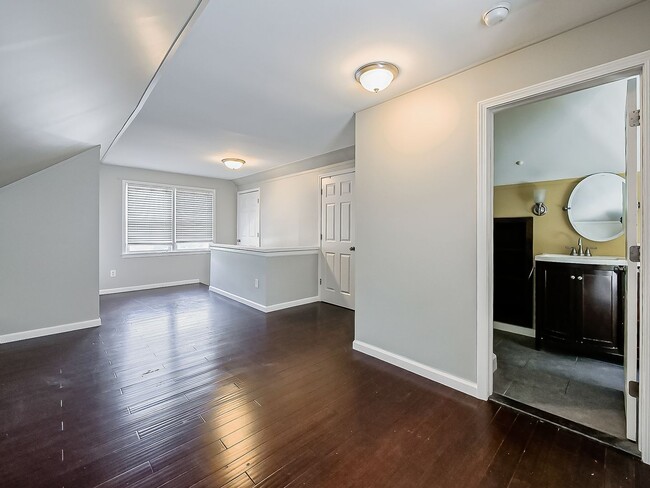 Building Photo - Charming Royal Oak Bungalow Near Downtown!
