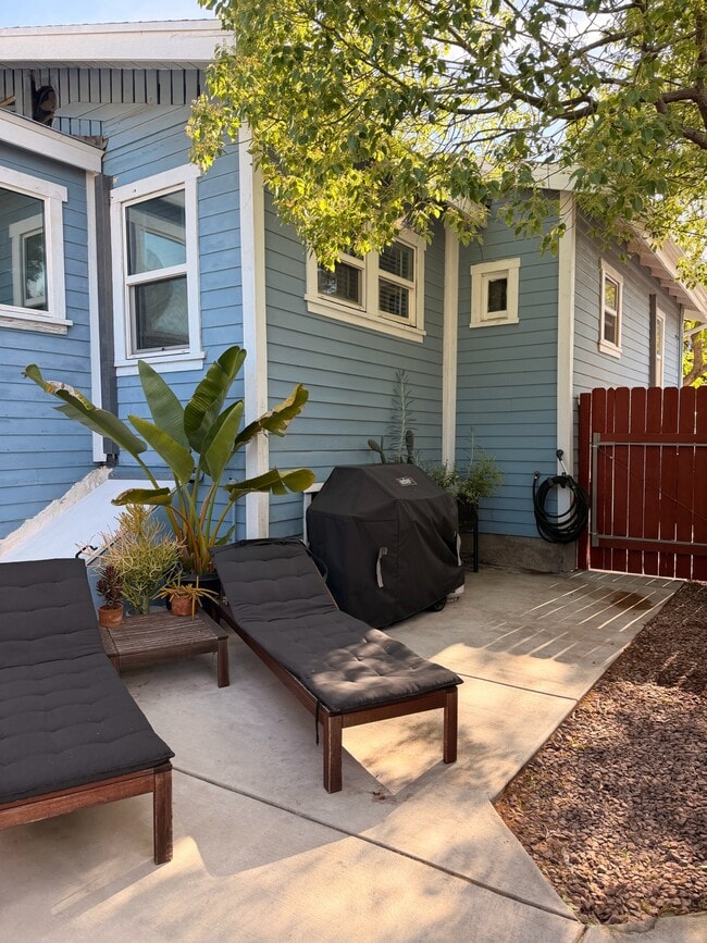 Building Photo - 957 N Avenue 49