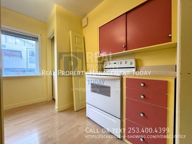 Building Photo - 910 N Union Ave