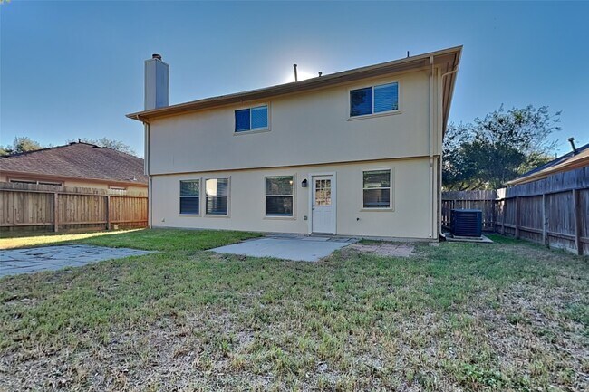 Building Photo - 31110 Silver Village Dr