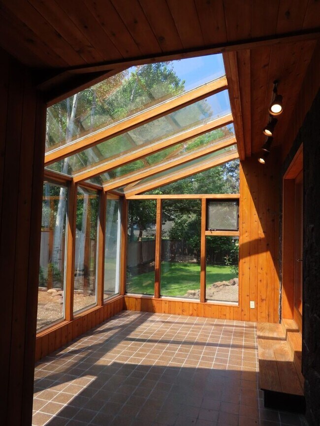 Building Photo - 61591 SE Orion Dr