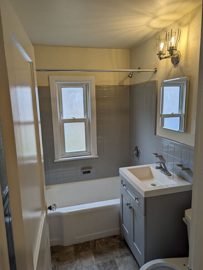 Building Photo - 1 bedroom | 1 bath - Oaklyn, NJ