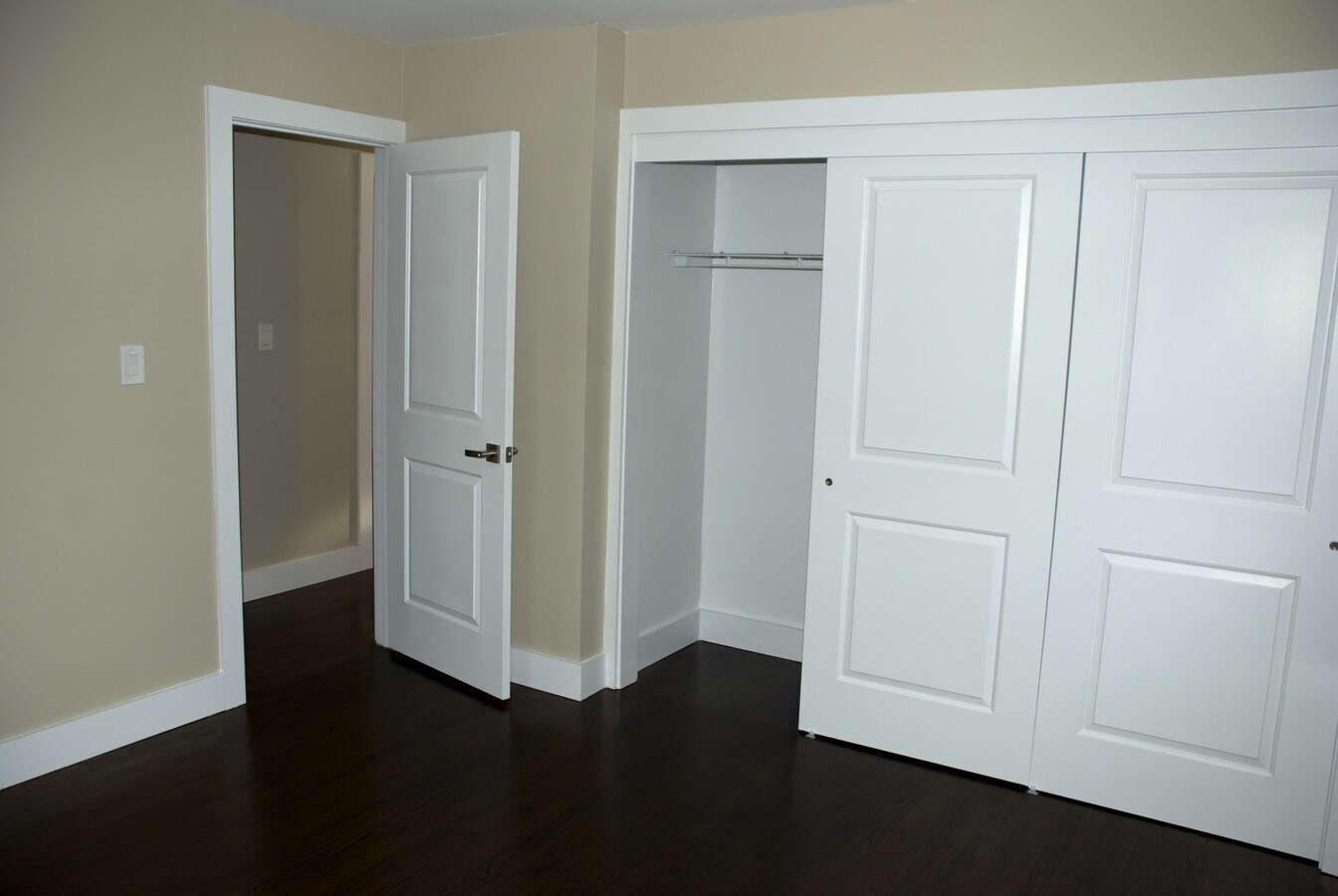 Building Photo - 519 Jackson Ave