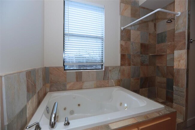 Building Photo - 1019 Bonner St