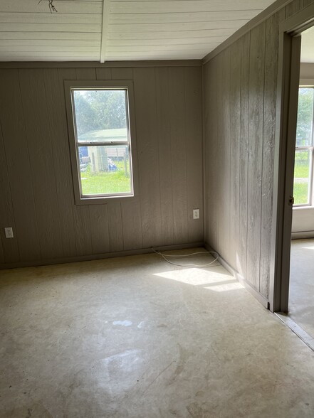 Unit 2 - 607 Honeyfarm Ln