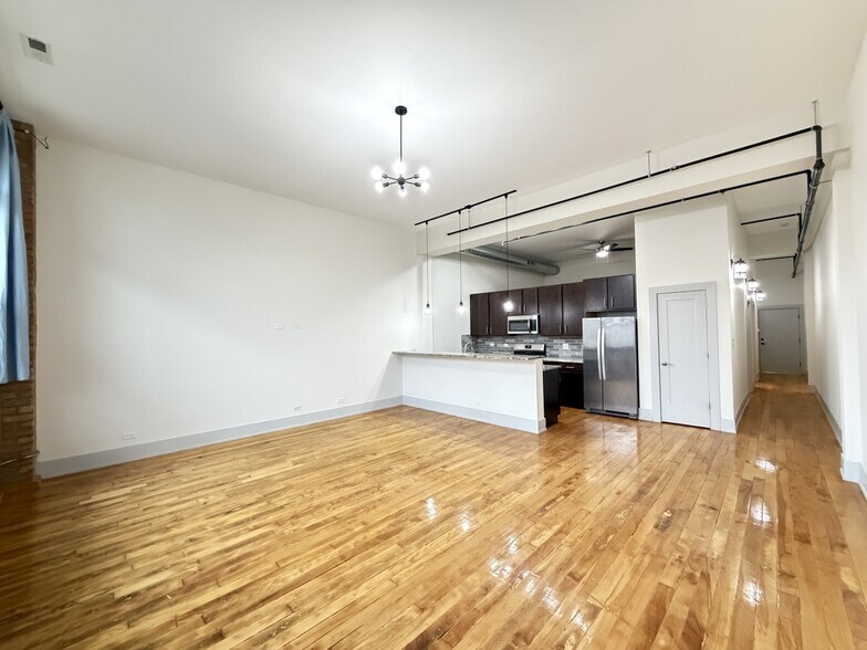 Building Photo - 1432 W 21st St