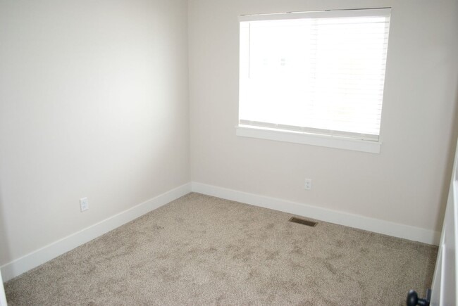 Building Photo - Brand-new 4 Bed, 2.5 Bath Townhome in Idaho Falls!