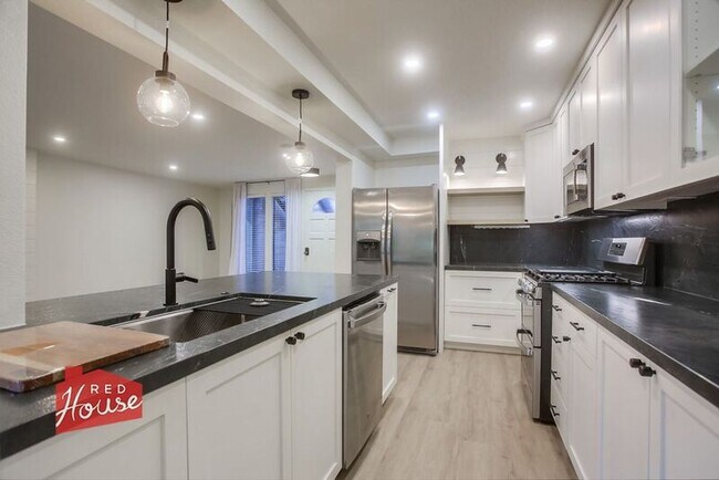 Building Photo - 4009 Canario St