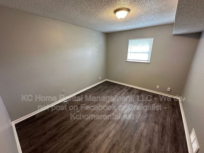 Building Photo - 9223 E 54th St