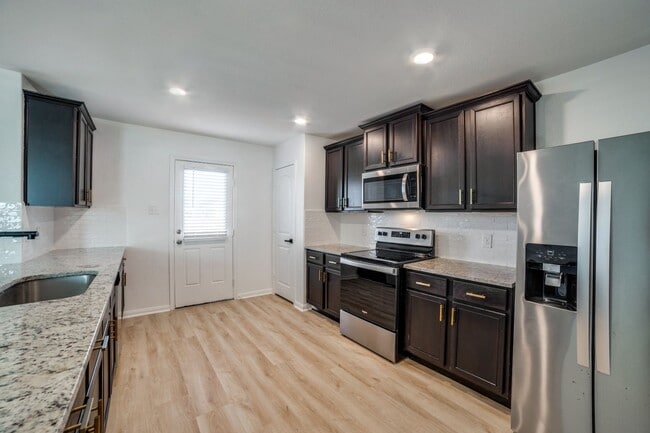 Building Photo - BEAUTIFUL HOME IN SAN ANTONIO TX. MOVE IN READY!.